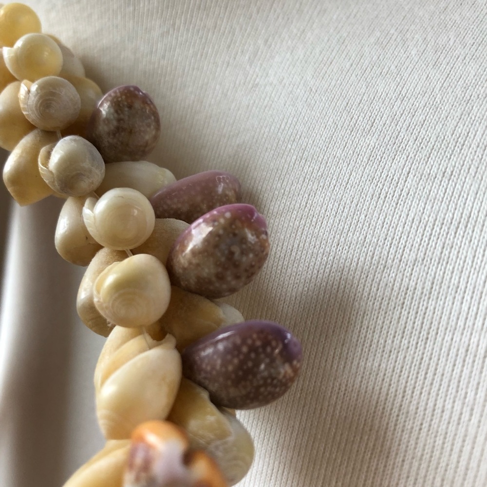 Raratonga Pupu Woven Shell Tahitian Lei Necklace - Picture 9 of 16
